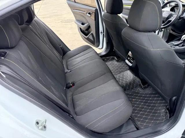 Roewe i5 — Фото автомобиля 14