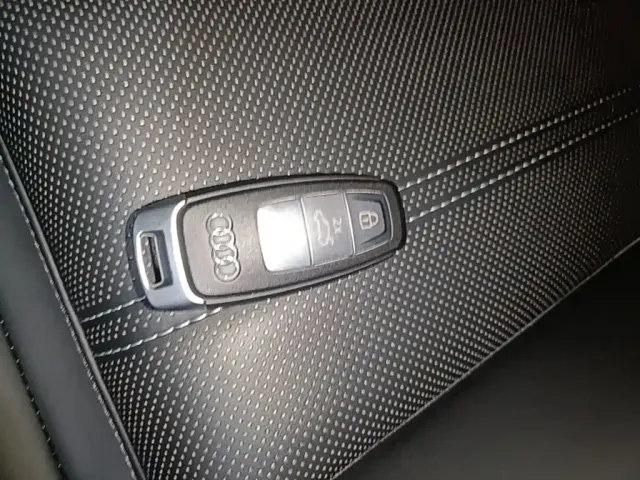Audi Audi Q4 e-tron 2023 40 e-tron Innovation Edition — Фото автомобиля 8