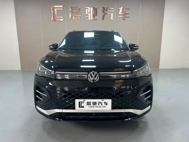 Volkswagen Tiguan L — Фото автомобиля 2