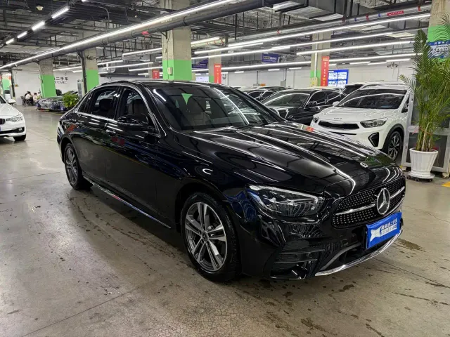 Mercedes-Benz E-Class — Фото автомобиля 2