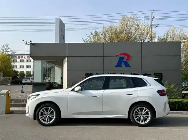 BMW BMW X3 2025 xDrive25L Luxury Package — Фото автомобиля 3