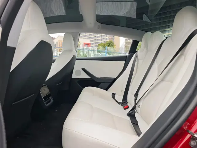 Tesla Model 3 — Фото автомобиля 3
