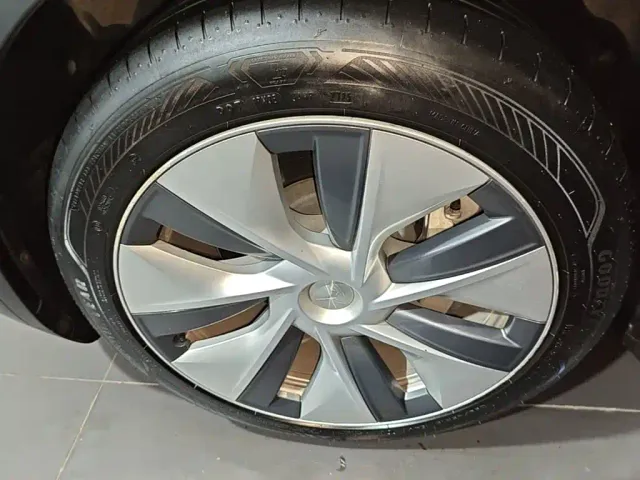 Tesla Model Y — Фото автомобиля 22