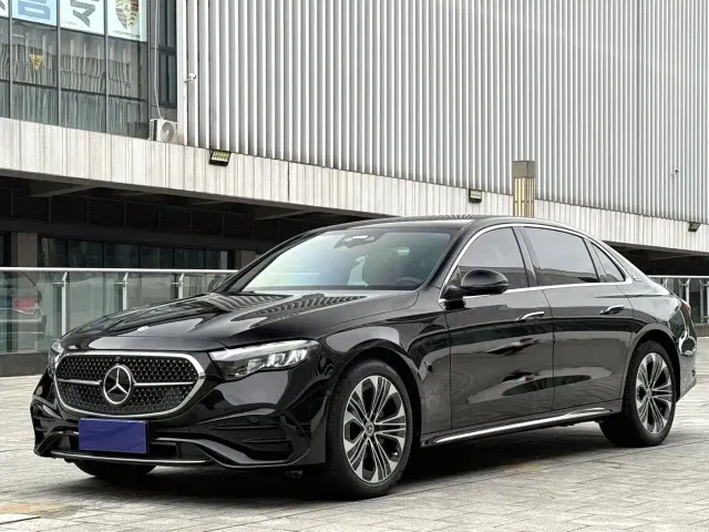 Фотография автомобиля — Mercedes-Benz E-Class