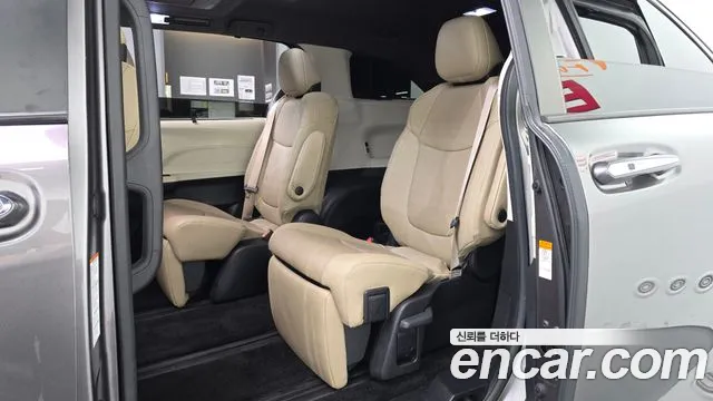Toyota Sienna — Фото автомобиля 20
