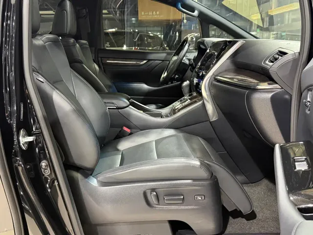 Toyota Alphard — Фото автомобиля 9