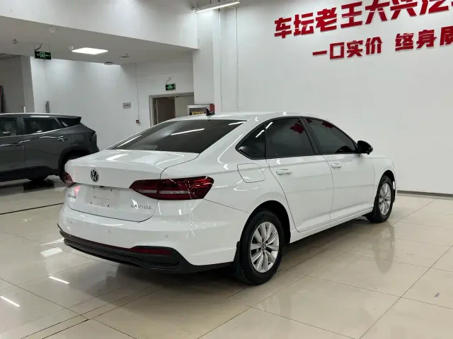 Volkswagen Lavida — Фото автомобиля 13