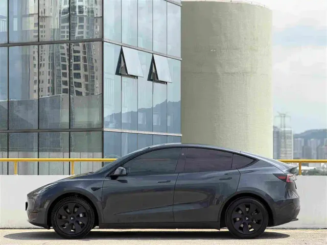 Tesla Model Y — Фото автомобиля 7