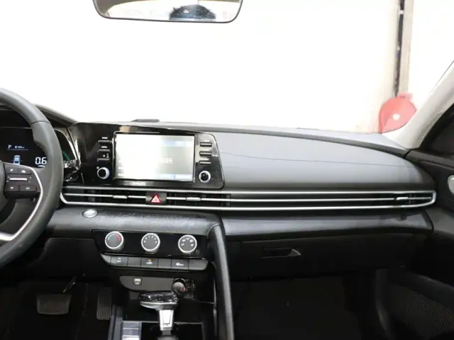 Hyundai Elantra — Фото автомобиля 14