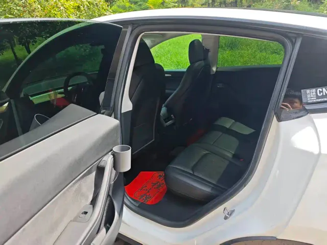 Tesla Model Y — Фото автомобиля 9