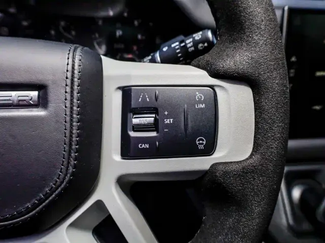 Land Rover Defender — Фото автомобиля 14