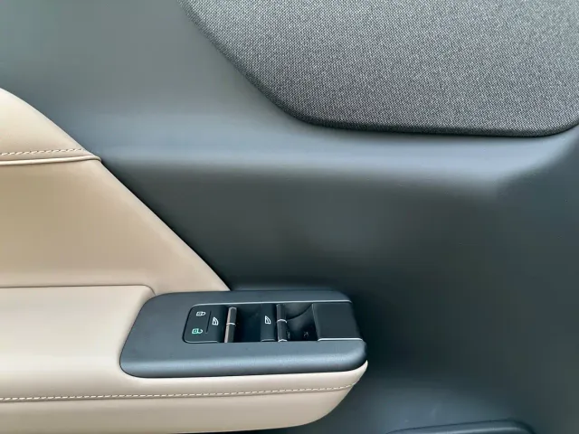 Volvo XC70 Plug-in Hybrid — Фото автомобиля 14