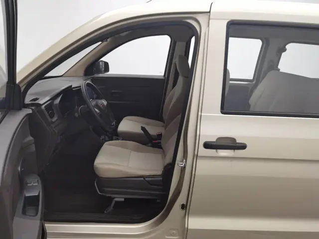 Wuling Hongguang V — Фото автомобиля 10