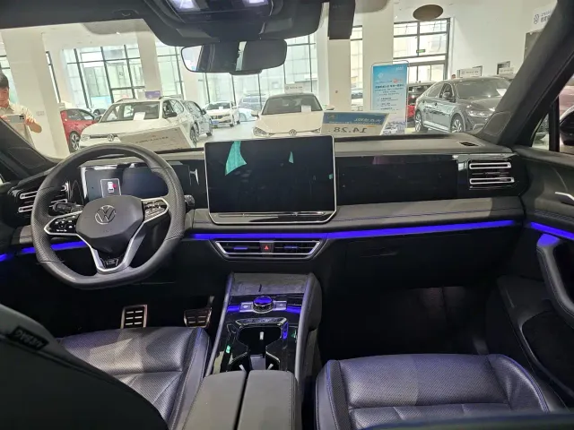 Volkswagen Tiguan L — Фото автомобиля 7