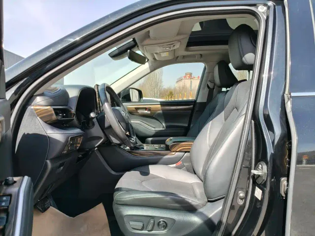 Toyota Highlander — Фото автомобиля 6