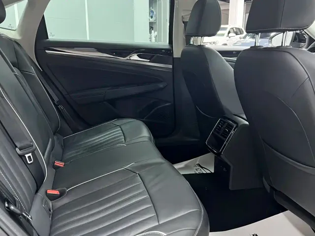 Volkswagen Passat — Фото автомобиля 14