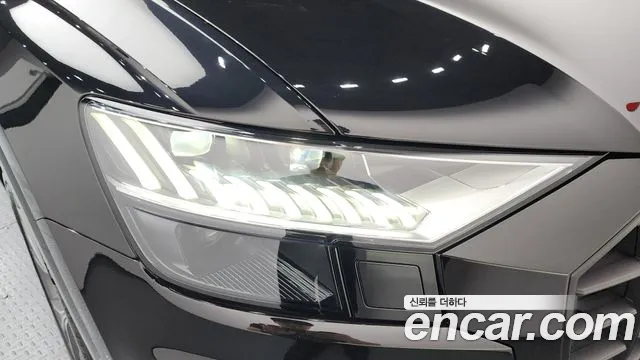Audi Q8 55 TFSI quattro Premium — Фото автомобиля 18