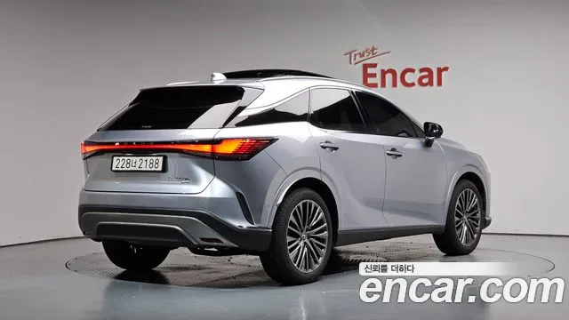 Фотография автомобиля — Lexus RX