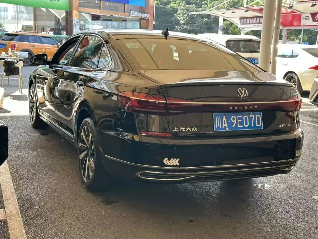 Volkswagen Passat — Фото автомобиля 3