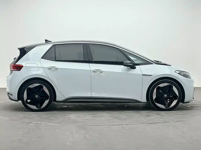 Volkswagen ID.3 — Фото автомобиля 3