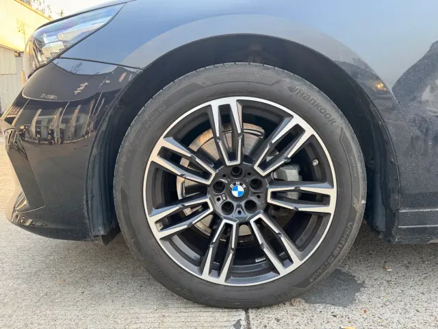 BMW 5 Series — Фото автомобиля 10
