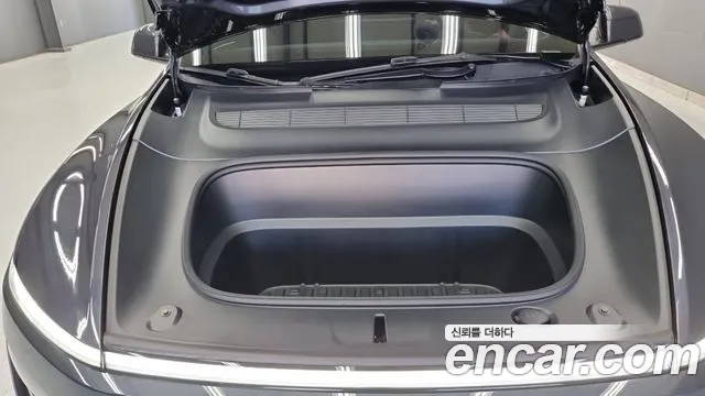 Tesla Model Y — Фото автомобиля 6