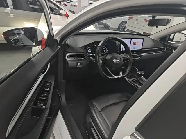 Geely Emgrand — Фото автомобиля 15