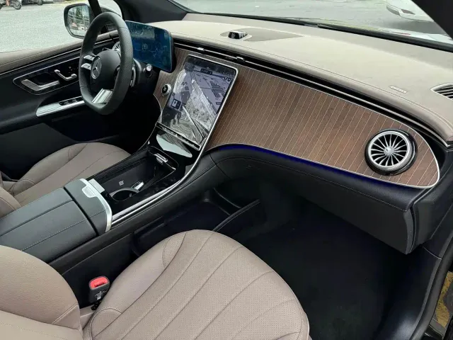 Mercedes-Benz EQE SUV — Фото автомобиля 13