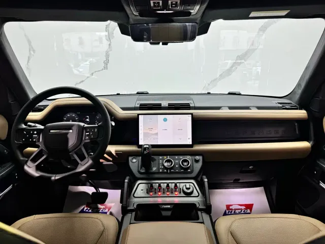 Land Rover Defender — Фото автомобиля 7