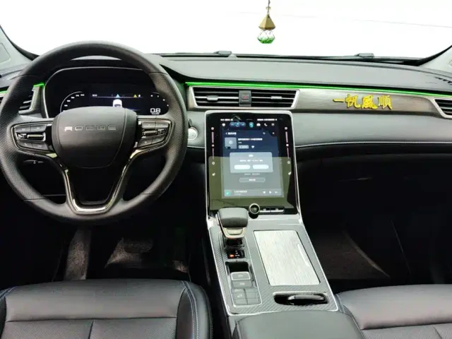 Roewe RX5 — Фото автомобиля 12