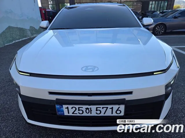 Hyundai Avante (CN8) — Фото автомобиля 3
