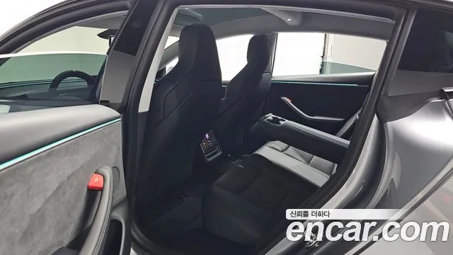 Tesla Model 3 — Фото автомобиля 18
