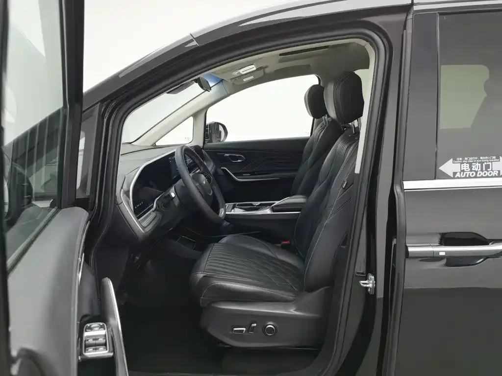 SAIC Maxus Maxus G90 2022 2.0T Galaxy 7-Seater Edition — Фото автомобиля 10