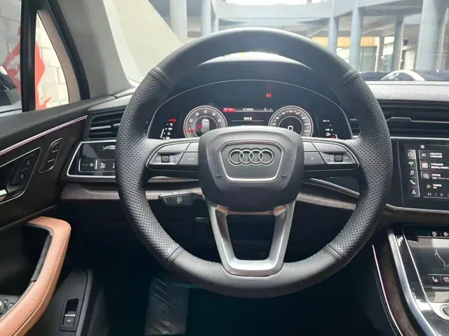 Audi Q7 — Фото автомобиля 13