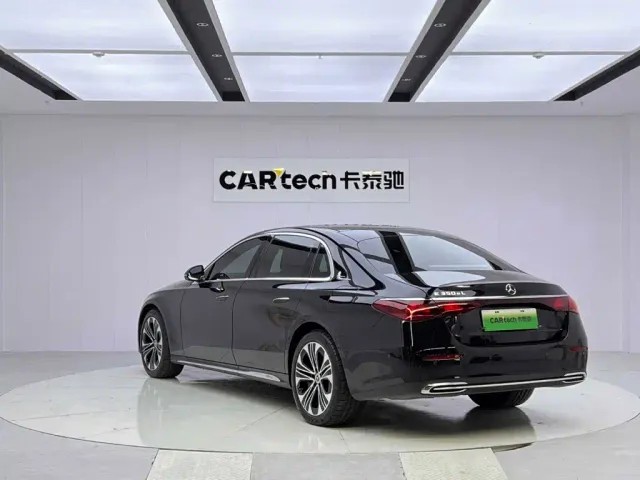 Mercedes-Benz E-Class — Фото автомобиля 3