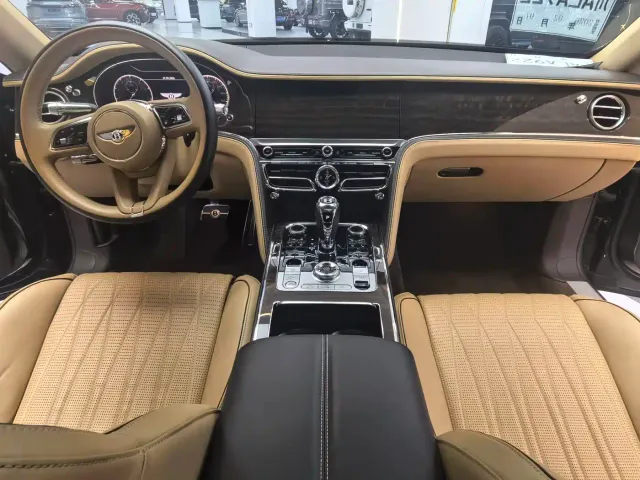 Bentley Flying Spur — Фото автомобиля 19