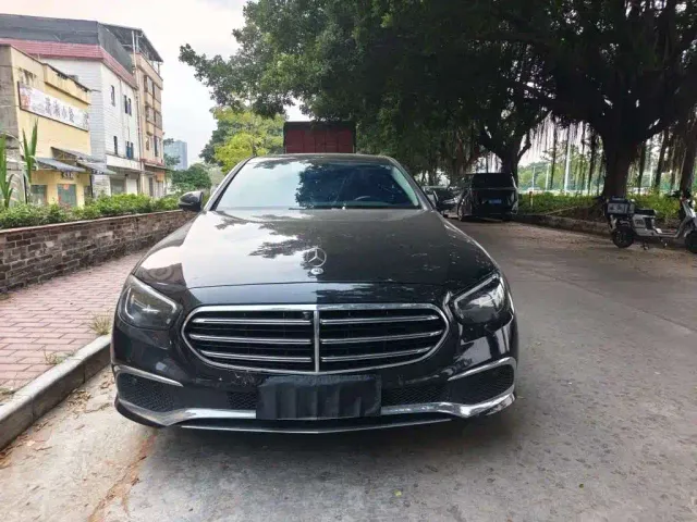 Mercedes-Benz E-Class — Фото автомобиля 2