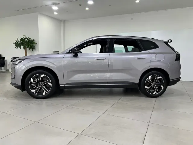 Volvo XC70 Plug-in Hybrid — Фото автомобиля 7
