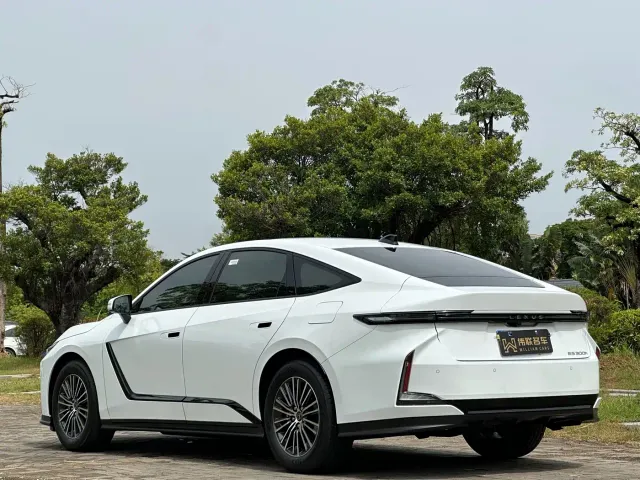 Lexus ES — Фото автомобиля 4