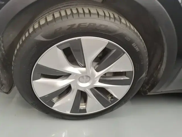 Tesla Model Y — Фото автомобиля 22