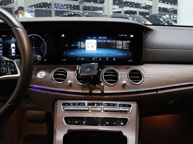 Mercedes-Benz E-Class — Фото автомобиля 11
