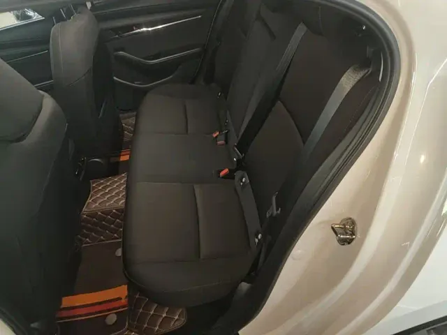 Mazda Axela — Фото автомобиля 16