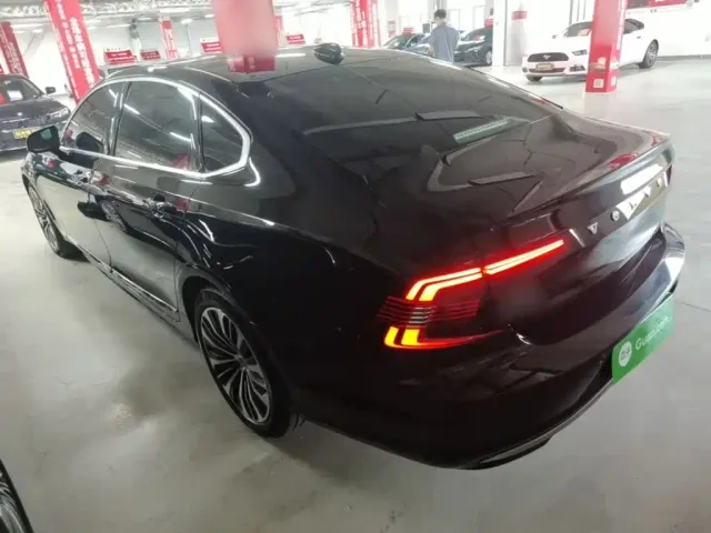 Volvo S90 — Фото автомобиля 4