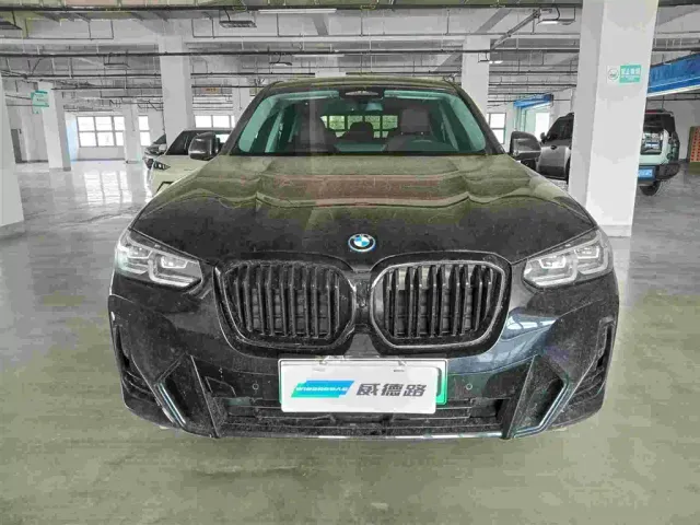 BMW iX3 — Фото автомобиля 2