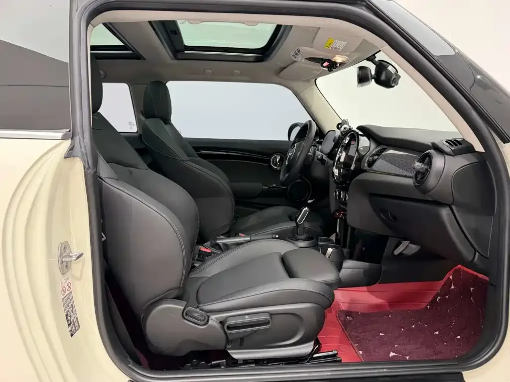 MINI MINI 2022 Facelift 1.5T COOPER Classic — Фото автомобиля 18