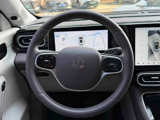 Leapmotor C11 — Фото автомобиля 6