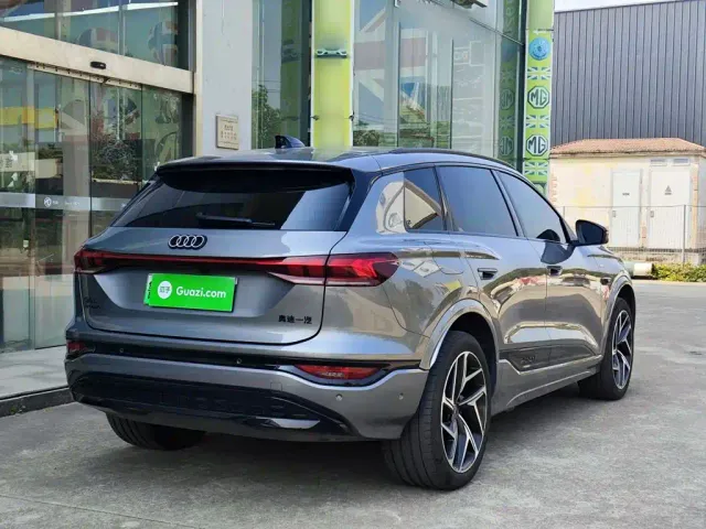 Audi Q6L e-tron — Фото автомобиля 6