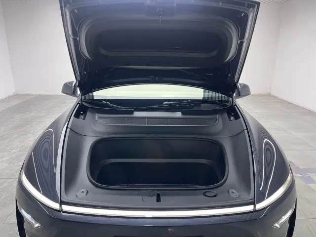 Tesla Model Y — Фото автомобиля 9