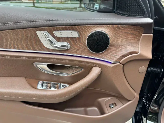 Mercedes-Benz E-Class — Фото автомобиля 14