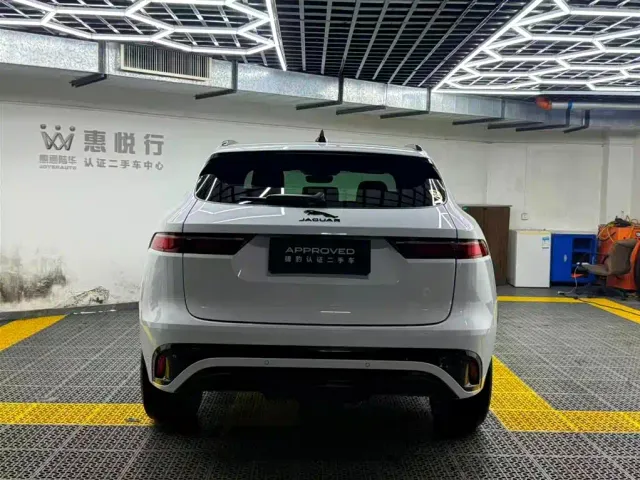 Jaguar F-Pace — Фото автомобиля 4